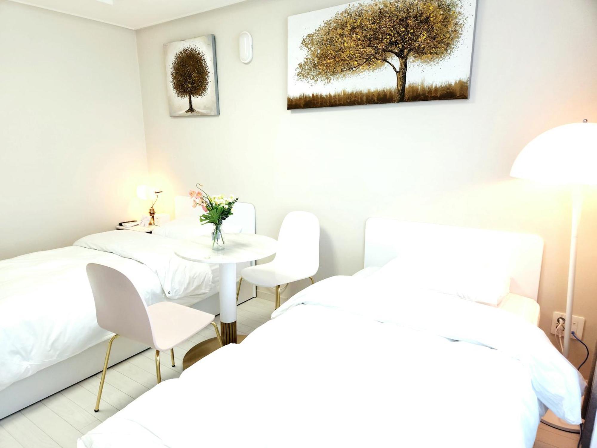 Daegu Star B&B Dsr Hotel Lily Guestroom Habitación foto