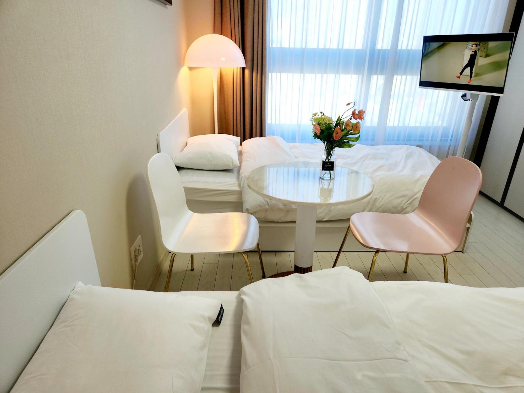 Daegu Star B&B Dsr Hotel Lily Guestroom Habitación foto