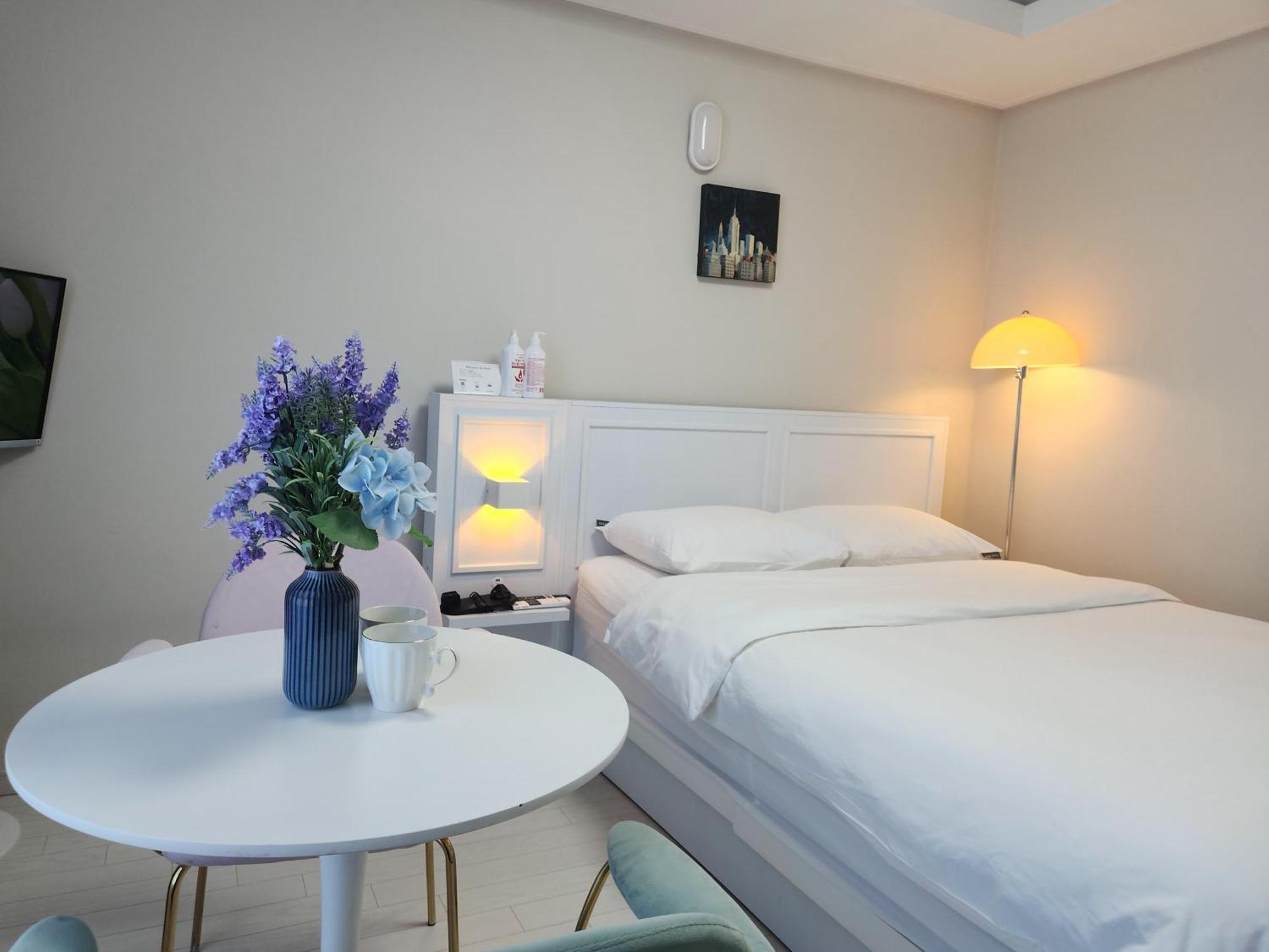 Daegu Star B&B Dsr Hotel Lily Guestroom Habitación foto