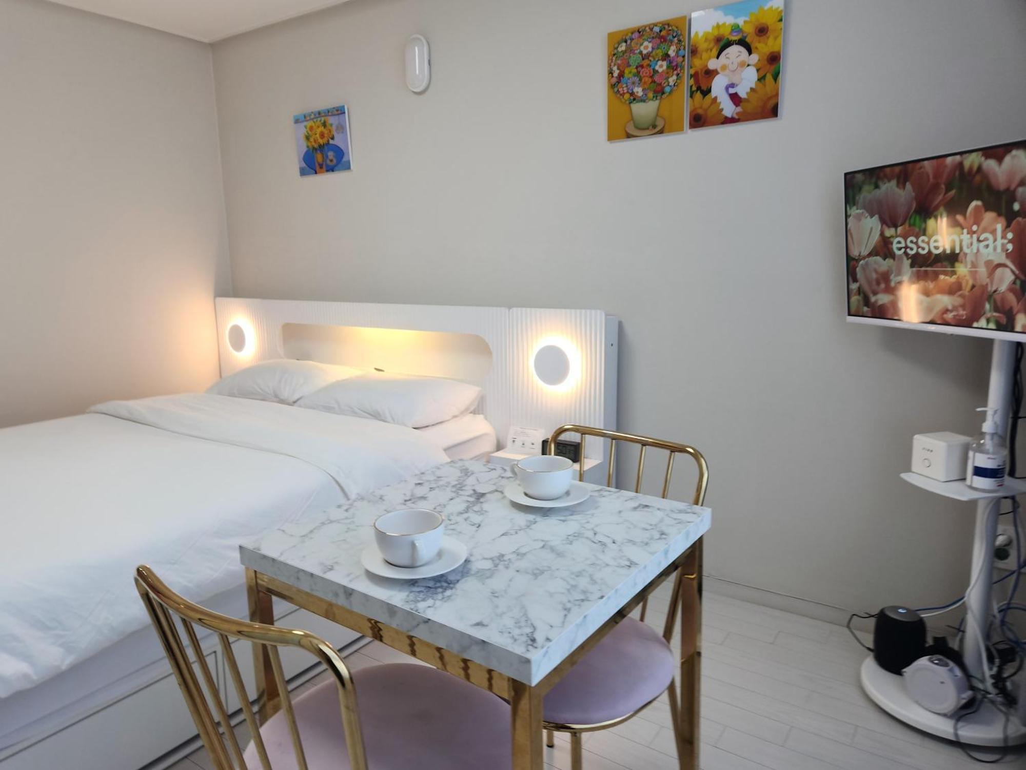 Daegu Star B&B Dsr Hotel Lily Guestroom Habitación foto