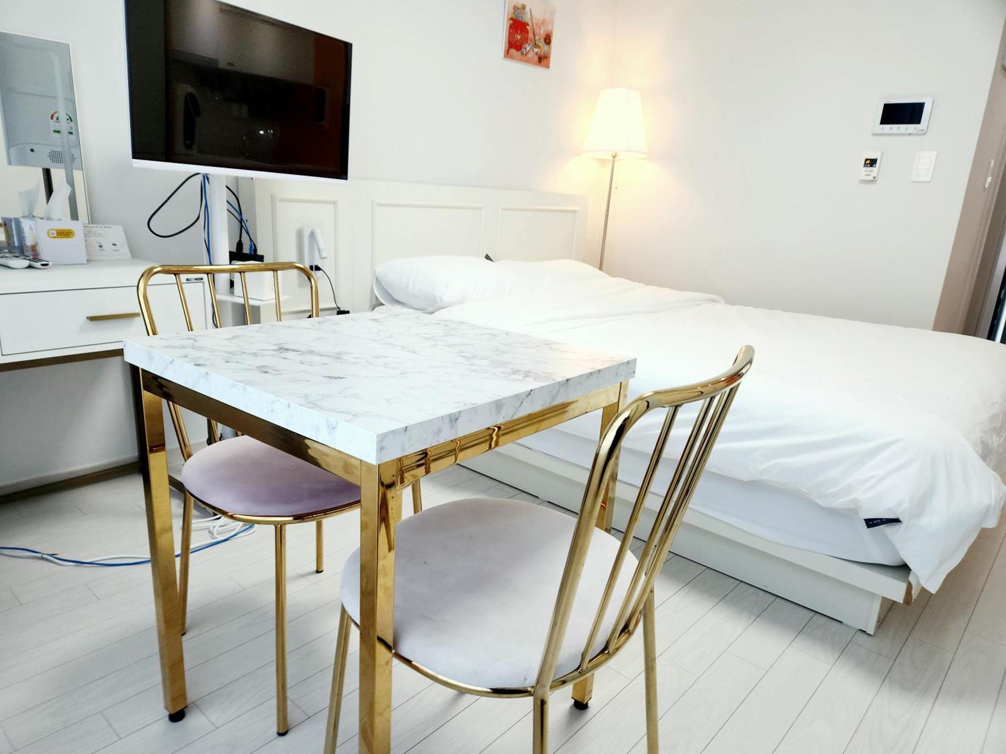 Daegu Star B&B Dsr Hotel Lily Guestroom Habitación foto